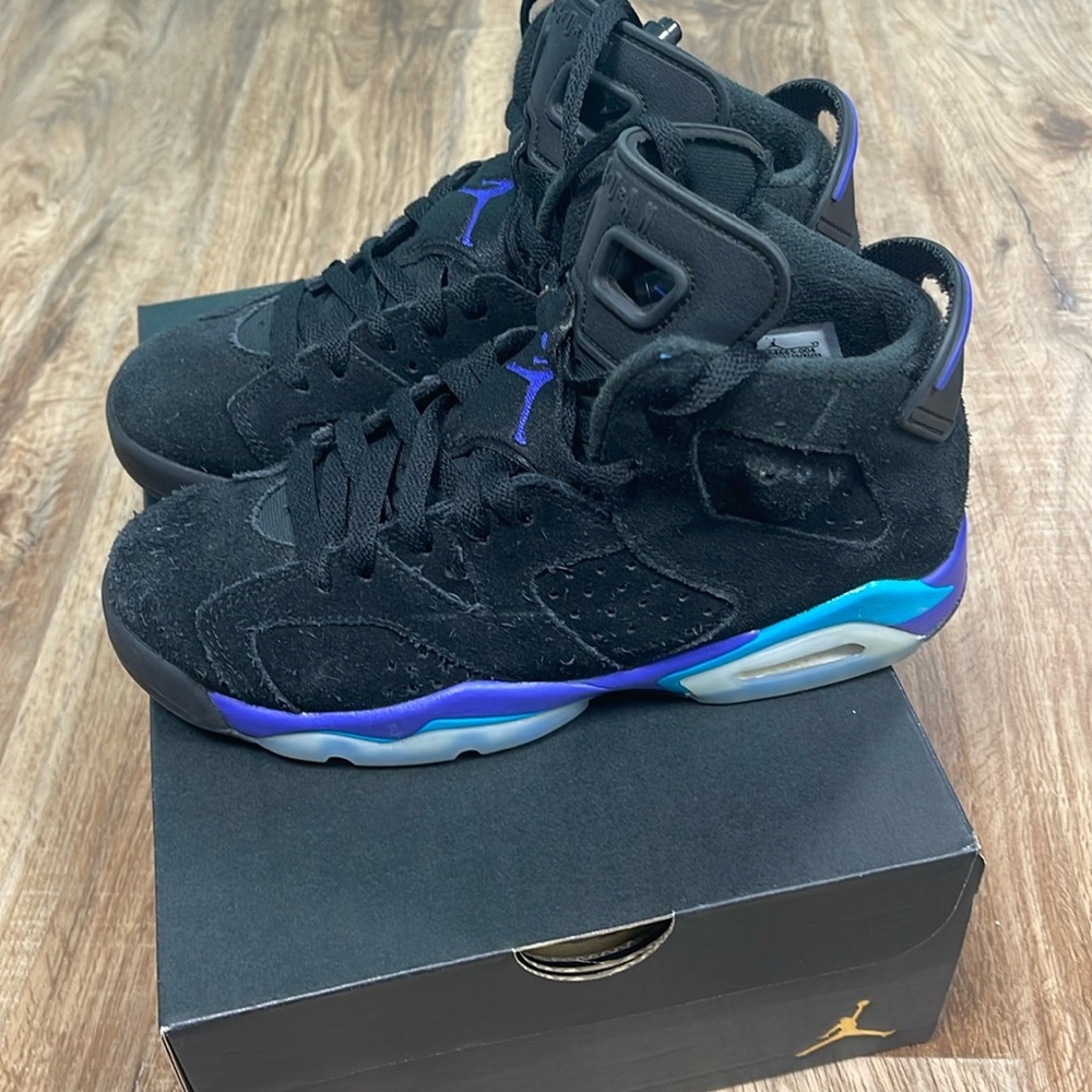 Air Jordan 6 retro GS size 4.5Y